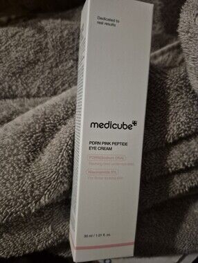 Medicube PDRN Pink Peptide Eye Cream — Pink